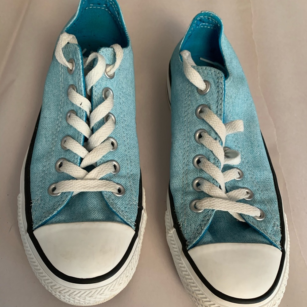 Women’s low top converse